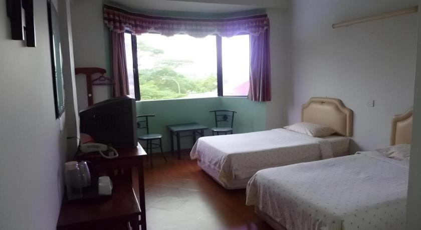Hotel Hung Hung Kuching Exterior foto
