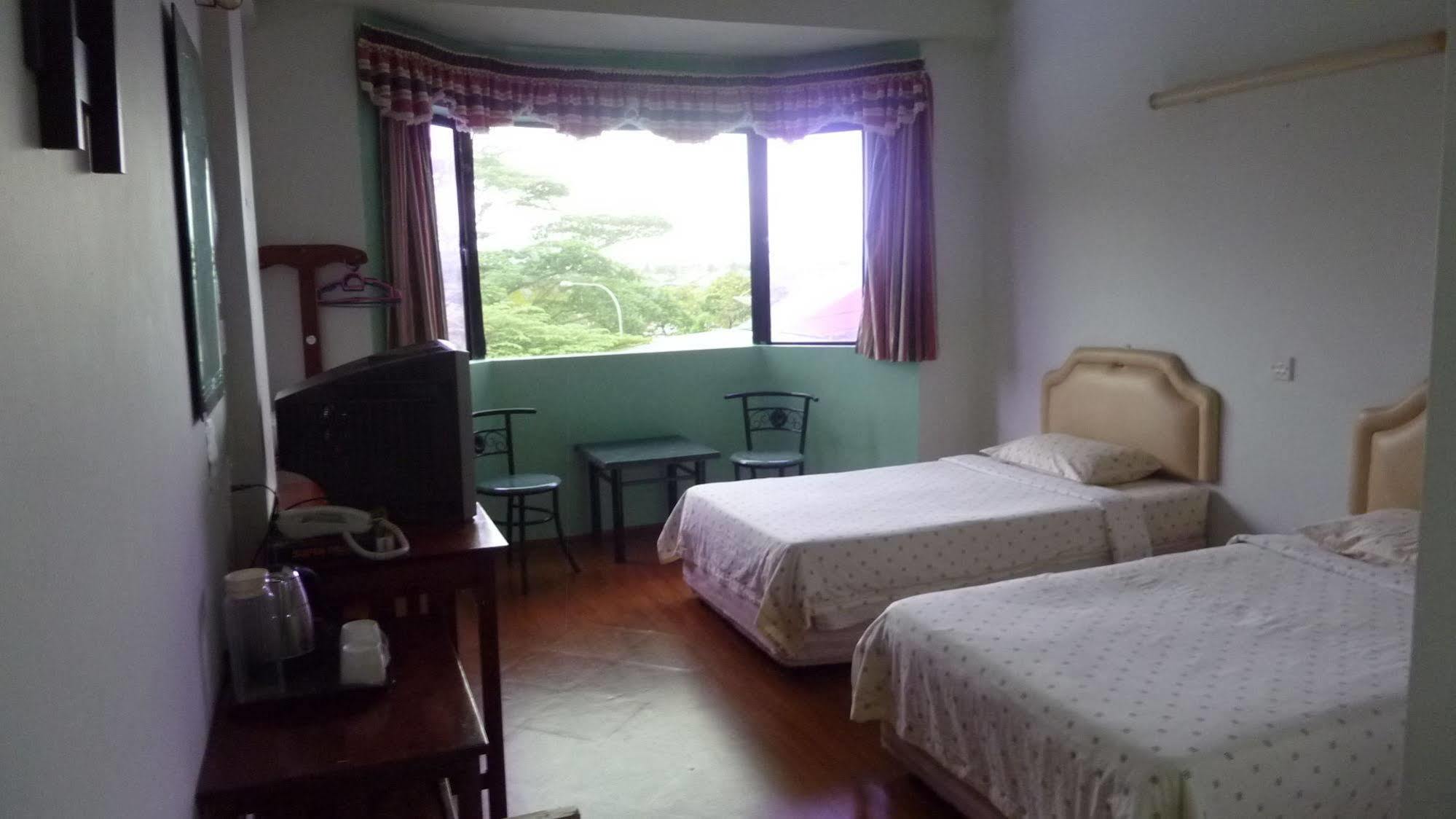 Hotel Hung Hung Kuching Exterior foto